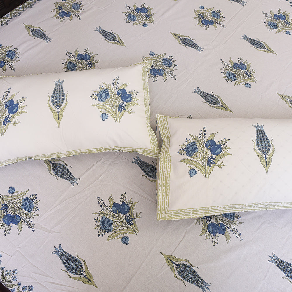 Elegant Cotton Printed Bedsheet with Blue Floral Motifs – Soft & Breathable King Size