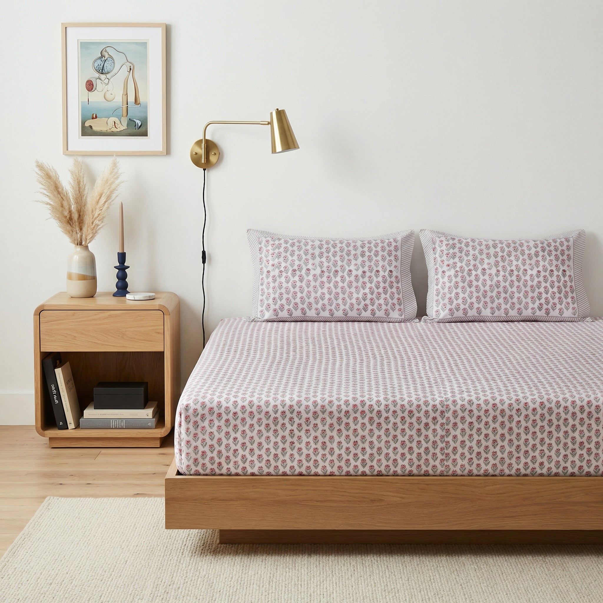 Gulabi Nazakat Pure Cotton Bedsheet Secondary image